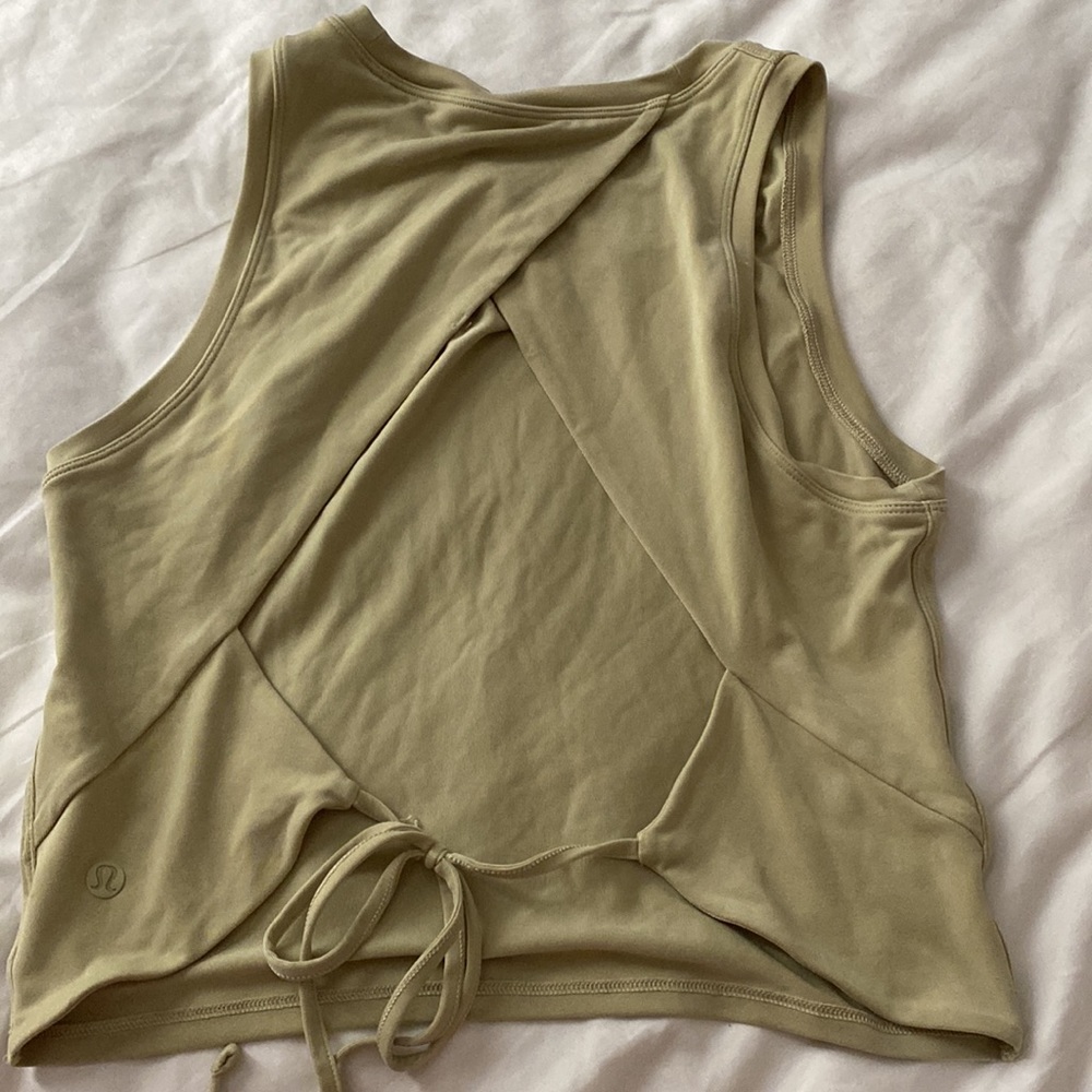 Open back lululemon athletic tank top